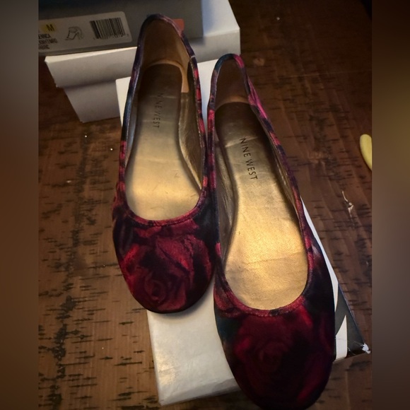 Our Loves Velvet Ballet Flats - Picture 5 of 8